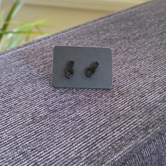 Thank you 😊 Korean Tiny Stud Earrings Pierced - Picture 3 of 4